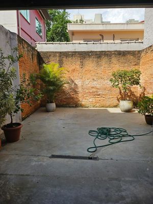 Image 5 - 852616