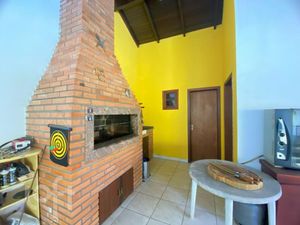 Image 3 - 852640