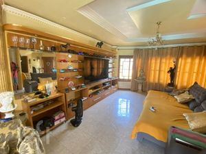 Image 7 - 852640