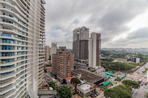 Image 33 - 852658
