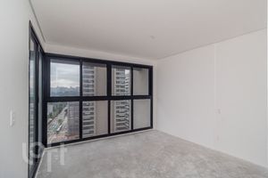 Image 7 - 852658