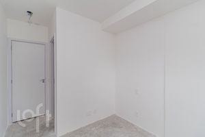 Image 11 - 852658