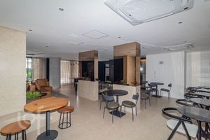 Image 40 - 852658