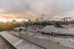 Image 2 - 852660