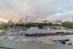 Image 9 - 852660