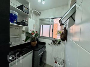 Image 6 - 852663