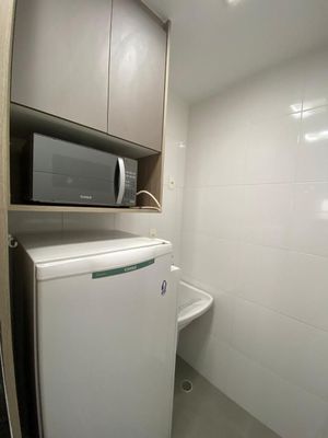 Image 8 - 852674