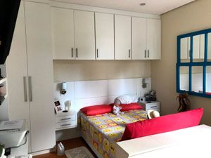 Image 9 - 852696