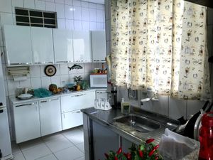 Image 3 - 852696