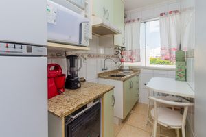 Image 13 - 852705