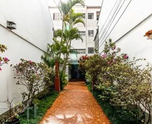 Image 8 - 852729