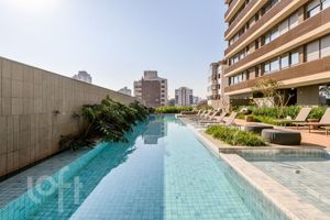 Image 13 - 852736