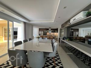 Image 8 - 852741