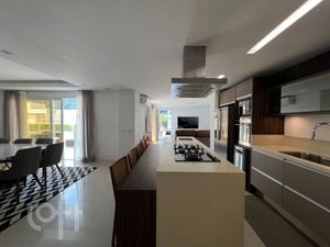 Image 14 - 852741
