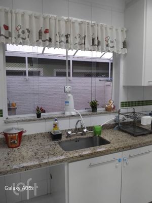 Image 4 - 852750