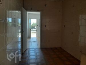 Image 8 - 852784
