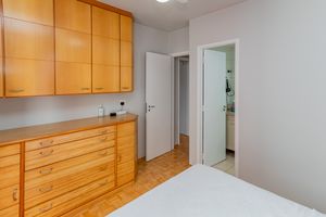Image 8 - 852823