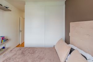 Image 18 - 852823