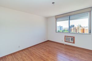 Image 7 - 852896
