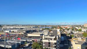 Image 21 - 852965