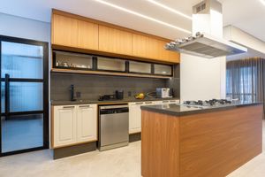 Image 18 - 853135
