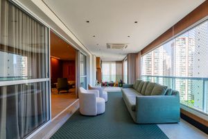 Image 10 - 853135