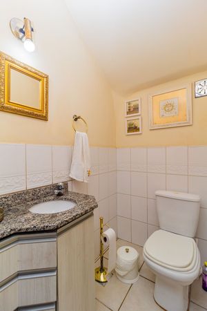 Image 8 - 853138