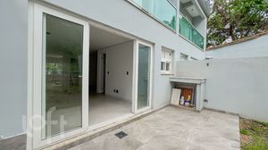 Image 8 - 853184