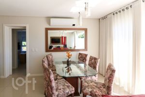 Image 4 - 853217