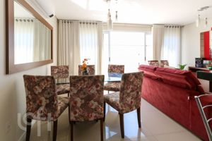 Image 1 - 853217