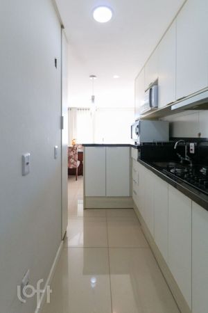 Image 31 - 853217