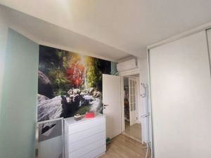 Image 8 - 853225