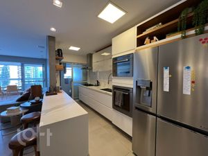 Image 21 - 853232