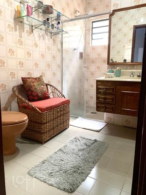 Image 19 - 853241