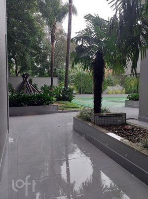 Image 21 - 853248