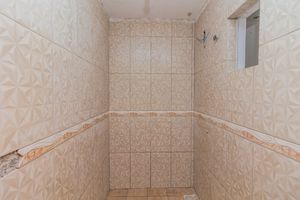 Image 17 - 853250