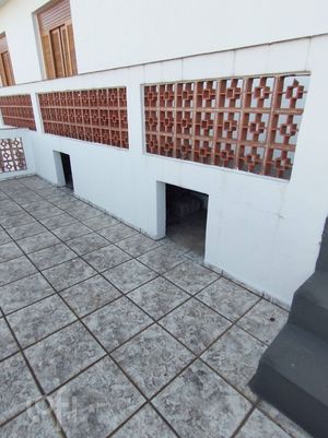 Image 19 - 853261