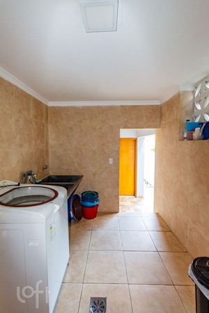 Image 32 - 853289