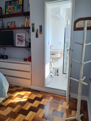 Image 8 - 853385