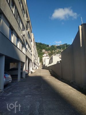 Image 12 - 853413