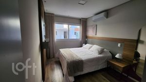 Image 6 - 853467
