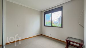 Image 8 - 853494