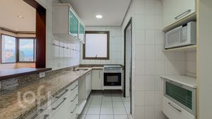 Image 21 - 853494