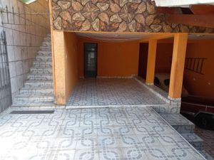 Image 12 - 853499