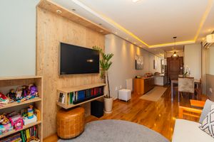 Image 4 - 853558