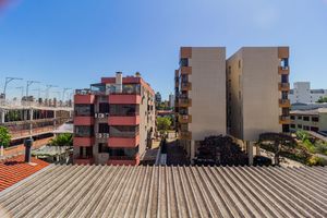 Image 12 - 853558