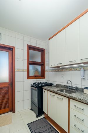 Image 31 - 853558