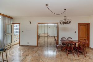 Image 10 - 853622
