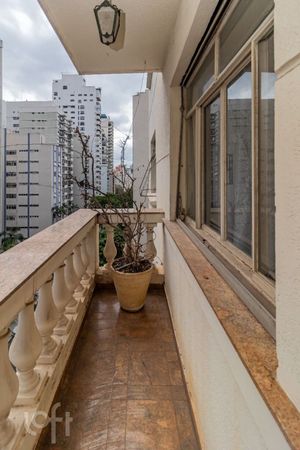 Image 11 - 853622