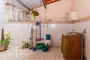 Image 33 - 853637